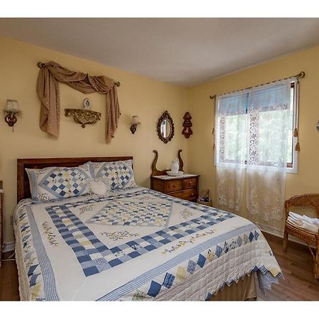 Casselman Maple Woods Bed & Breakfast エクステリア 写真