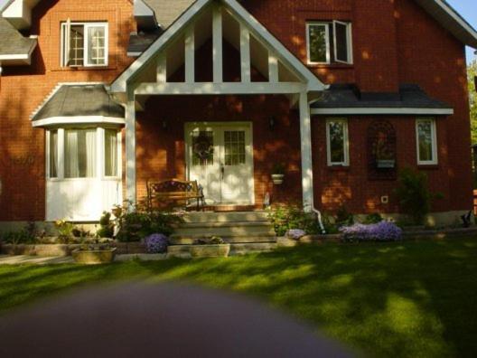 Casselman Maple Woods Bed & Breakfast エクステリア 写真